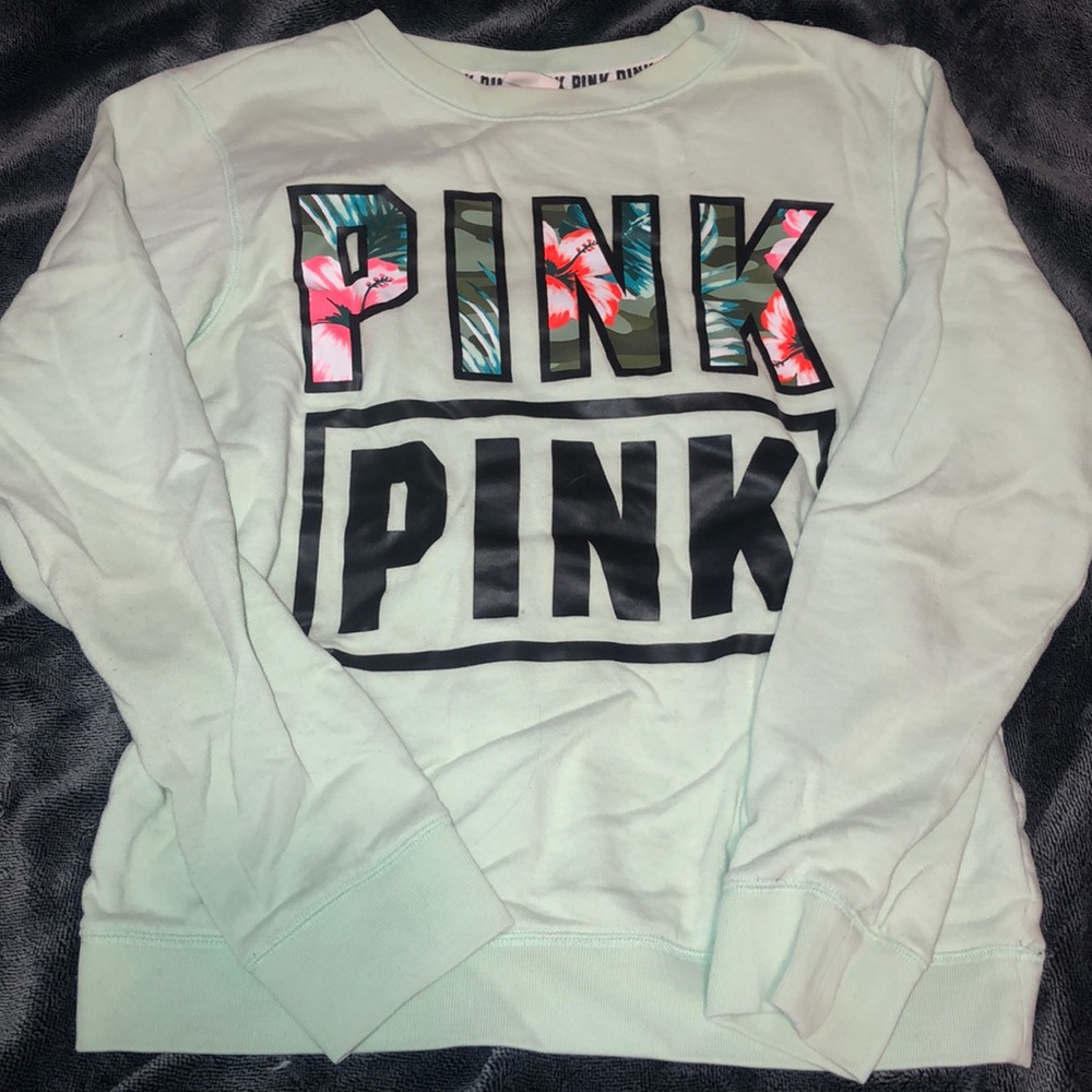 VS/Pink crewneck sweatahirt